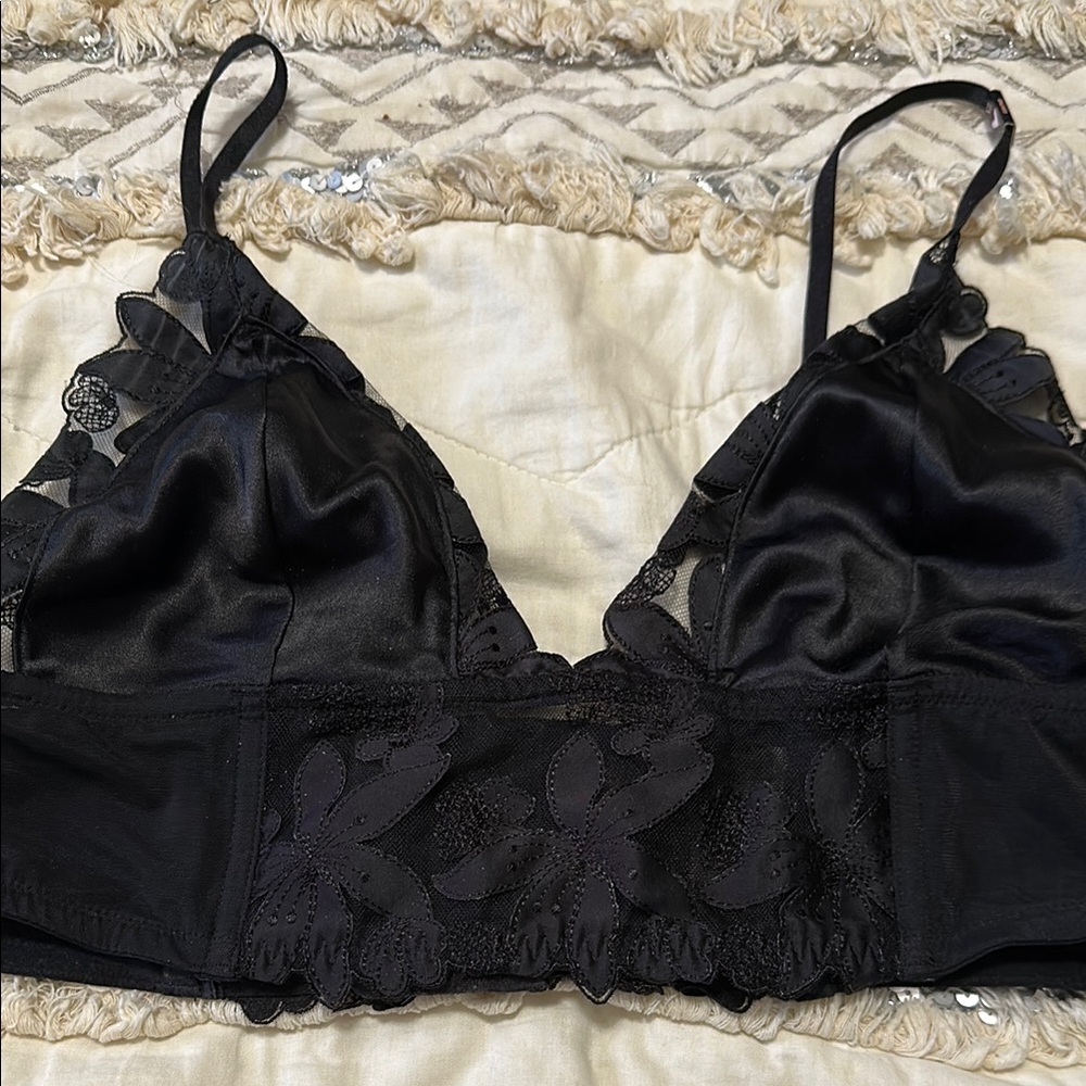 Black Seamless Wireless Bra